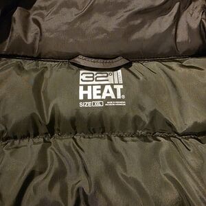 32 ° Puff Green Vest With Pockets And Rugged Zipper. Hand Pocjets, Very Nice.